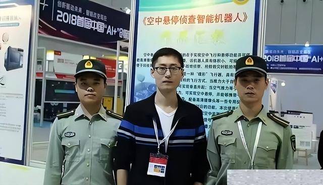 为抄近路逆行 郑州这段出行护栏被人扒了个缺口