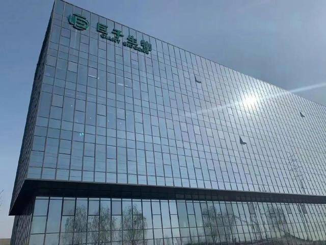 谣言止于智者：齐秦家属否认传闻，歌坛传奇人物现身云南高尔夫场【卫生】风尚中国网