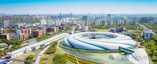 郑州这条左转道设在道路最右侧 市民吐槽:或成违章最多的路口